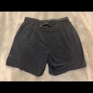Lululemo short size L